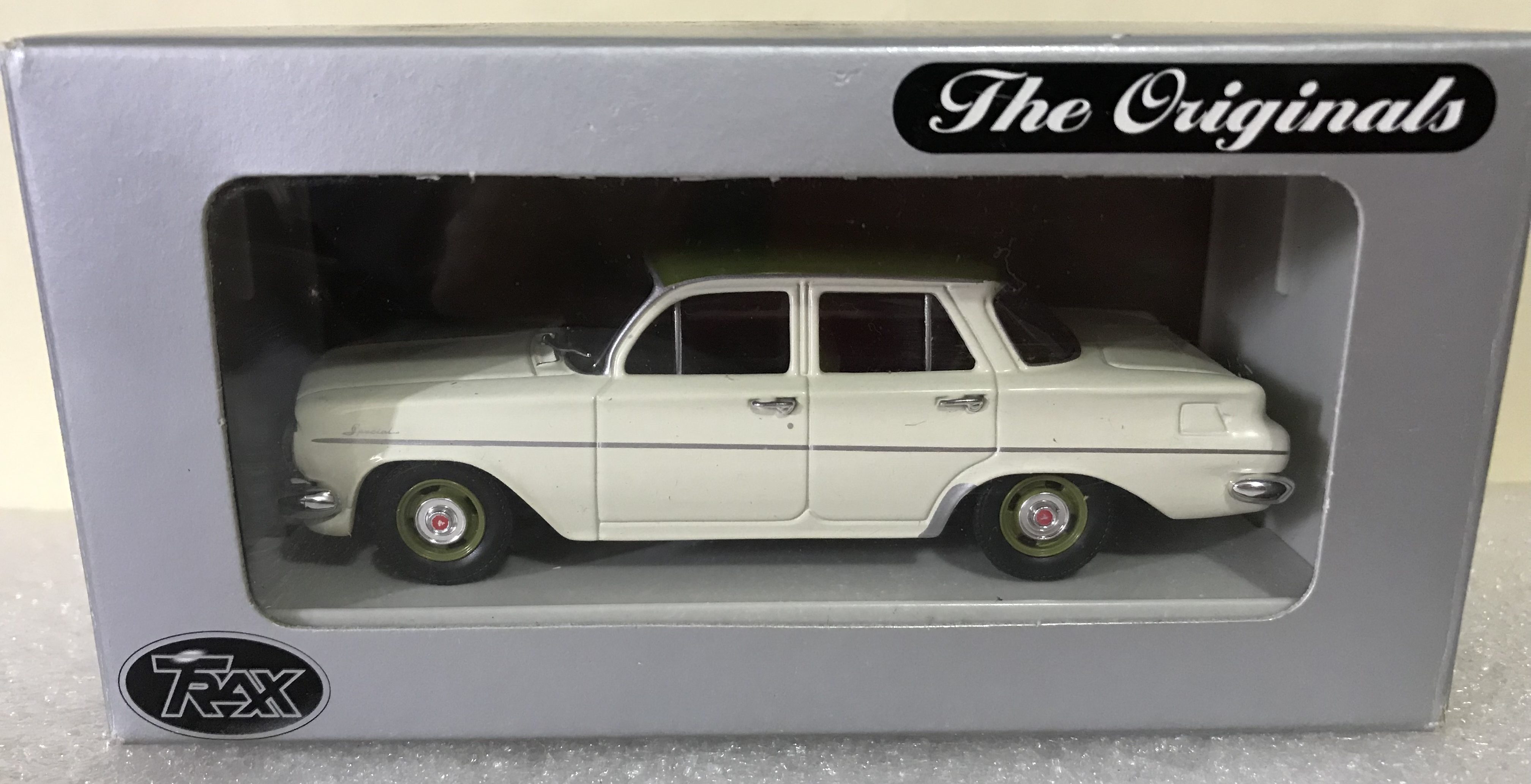 EJ Special Sedan – Atherton Ivory / Lodden Green Roof.